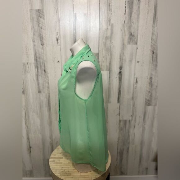 Green blouse  - Picture 5 of 6